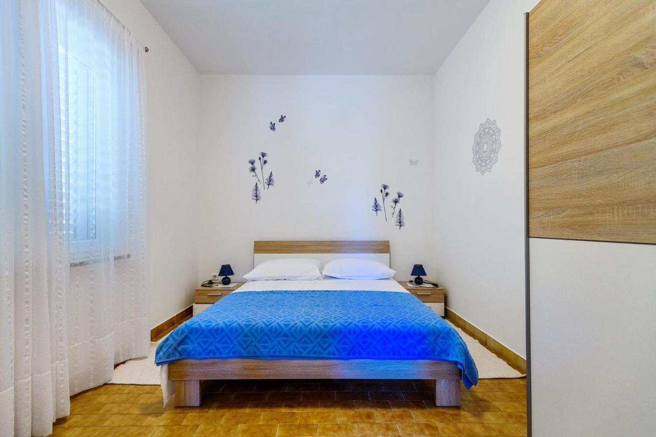 Apartmant Prosika Pag Town Exteriör bild