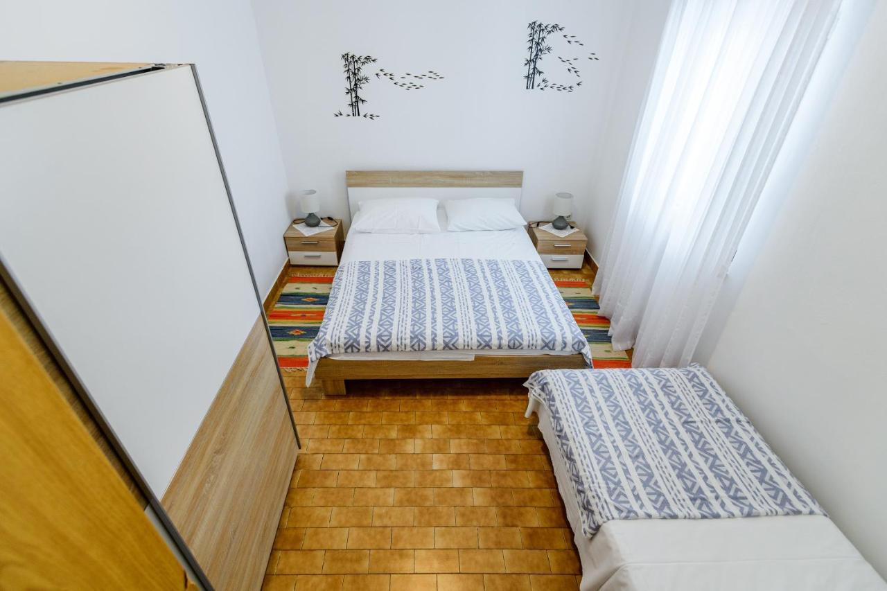 Apartmant Prosika Pag Town Exteriör bild